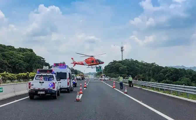 阿巴嘎旗高速公路汽车救援案例