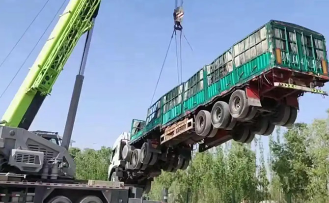 阿巴嘎旗道路脱困救援案例